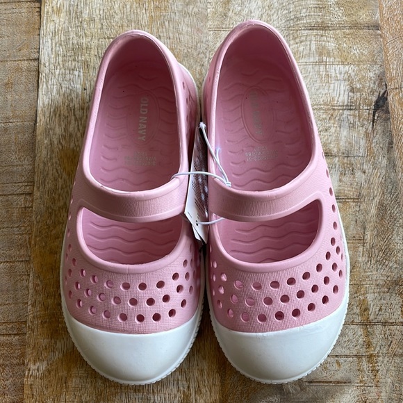 Old Navy Other - NWT Old Navy girls shoes size 10